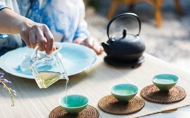 茶香满溢：喝茶的养生好处与茶文化